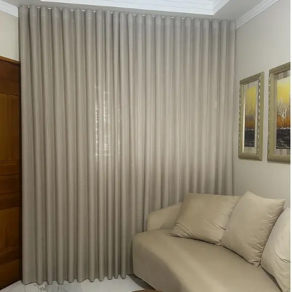 Cortina wave em trilho suíço aparente fixado no teto — Maravilha Cortinas Ibitinga SP
