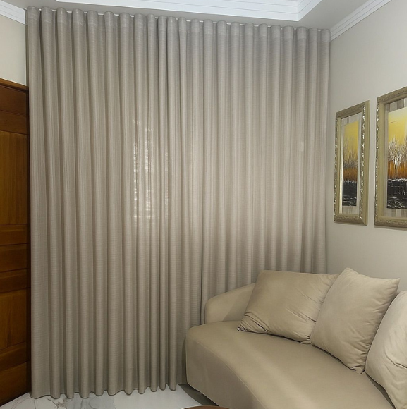 Cortina wave em trilho suíço aparente fixado no teto — Maravilha Cortinas Ibitinga SP